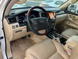 Lexus LX-570 2011